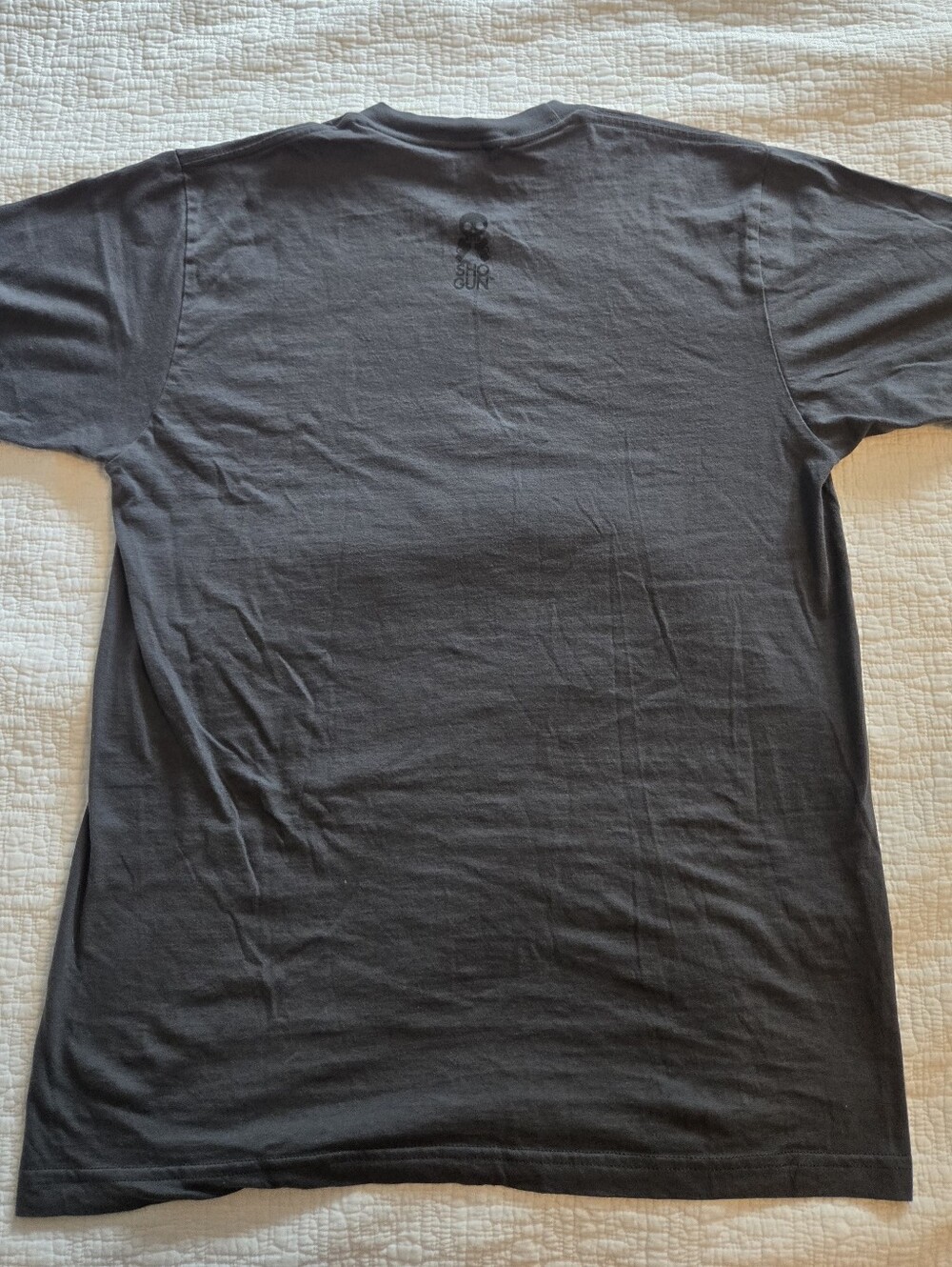 Sho Gun Dark Gray Skull & Crossed Pistols Graphic Tee, Size Medium - Picture 6 of 7